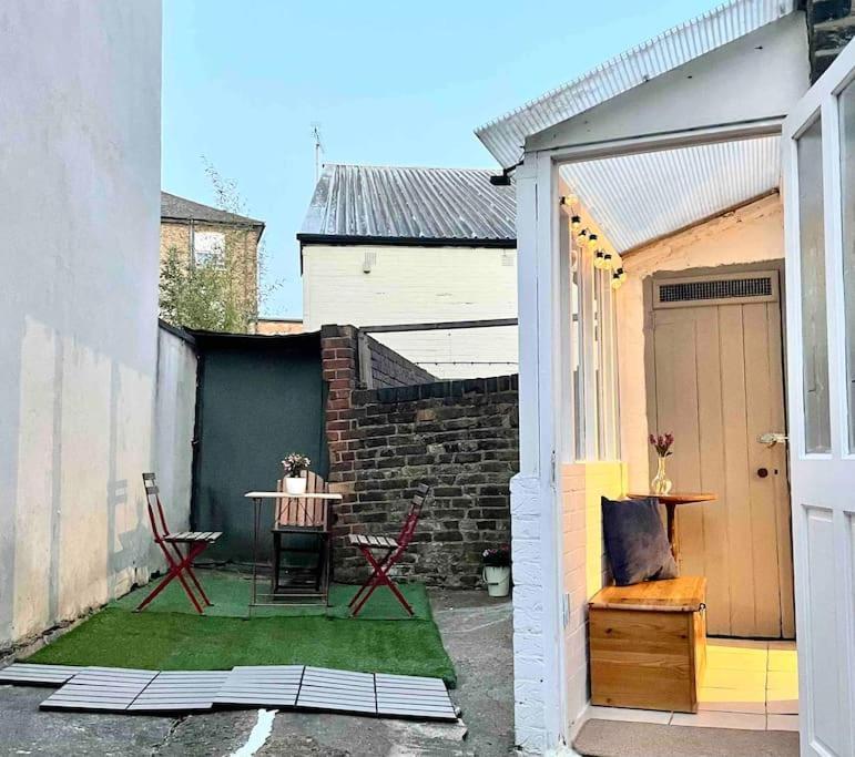 A Ground Floor Flat With Garden * Londres