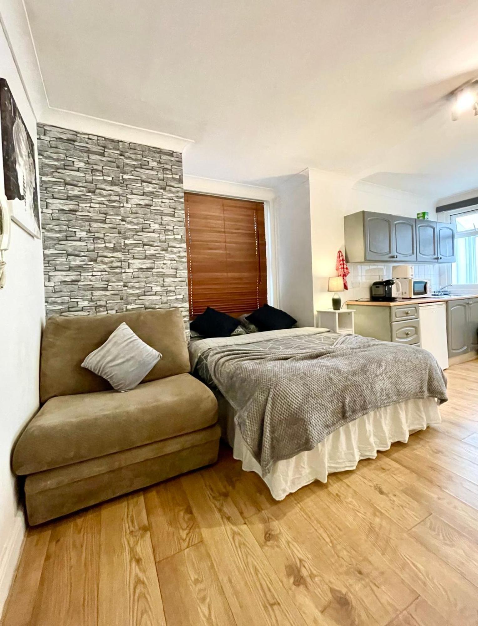 Apartamento A Ground Floor Flat With Garden Londres