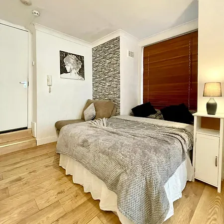 A Ground Floor Studio Flat With Garden Londres Exterior foto